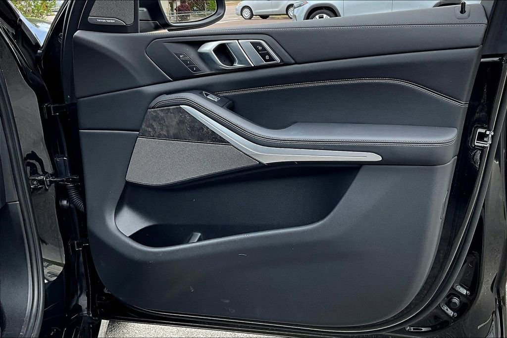 Used 2023 BMW X7 xDrive40i w/ Premium Package image 29