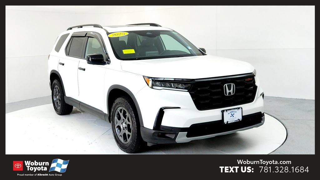 Used 2025 Honda Pilot TrailSport image 1