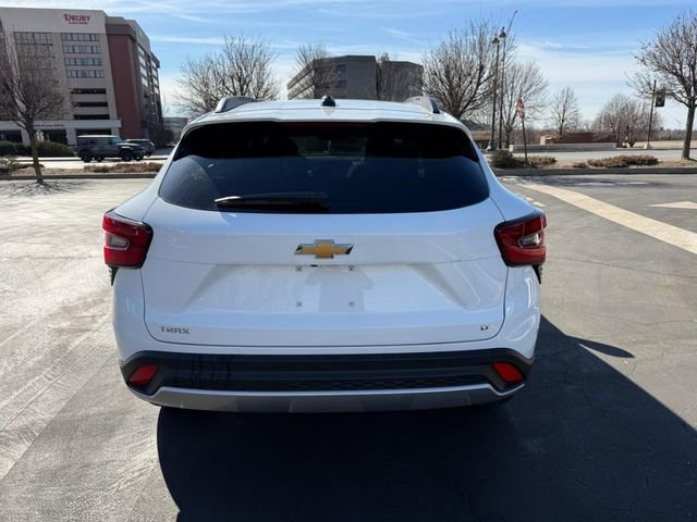 Used 2025 Chevrolet Trax LT w/ Driver Confidence Package image 7