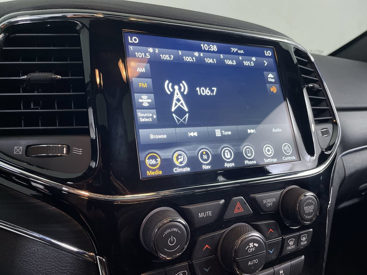 Used 2020 Jeep Grand Cherokee Limited AWD/4WD image 15