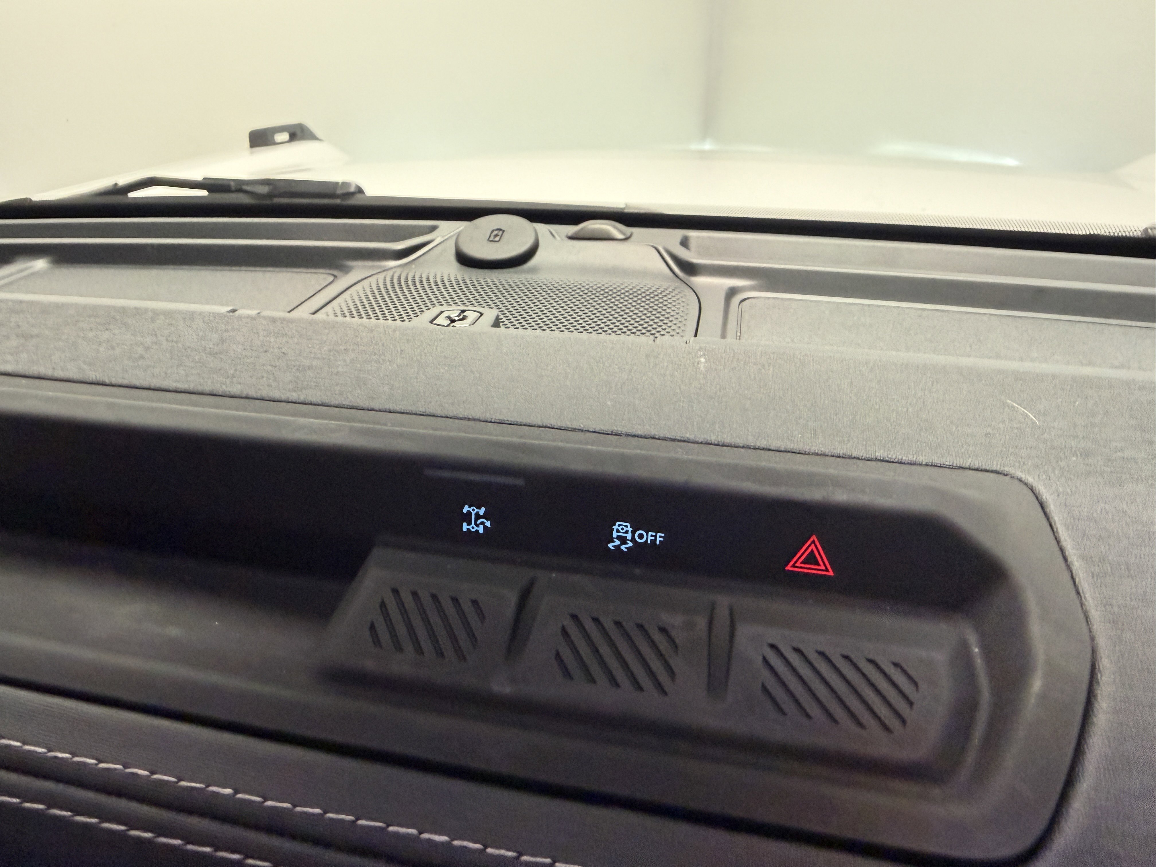 Used 2025 Ford Bronco Outer Banks image 9