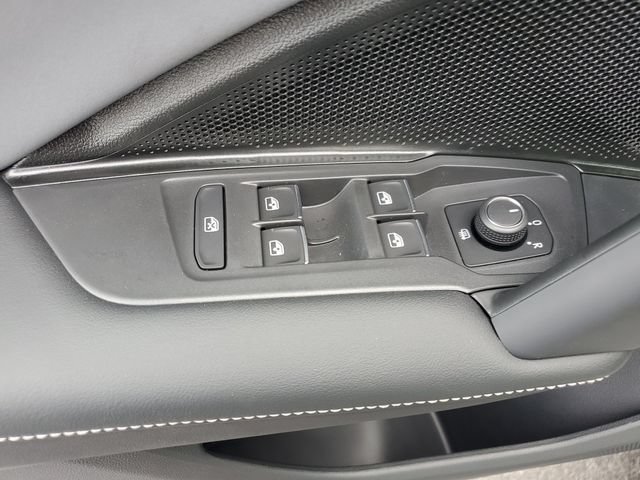 New 2026 Volkswagen Tiguan SE R-Line AWD/4WD image 16