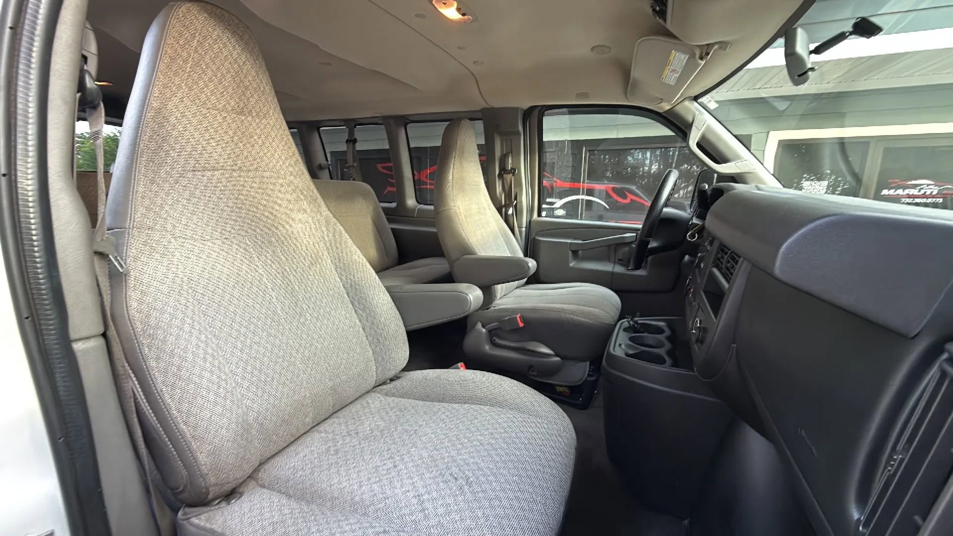 Used 2016 Chevrolet Express 2500 LT w/ LT Preferred Equipment Group RWD image 9