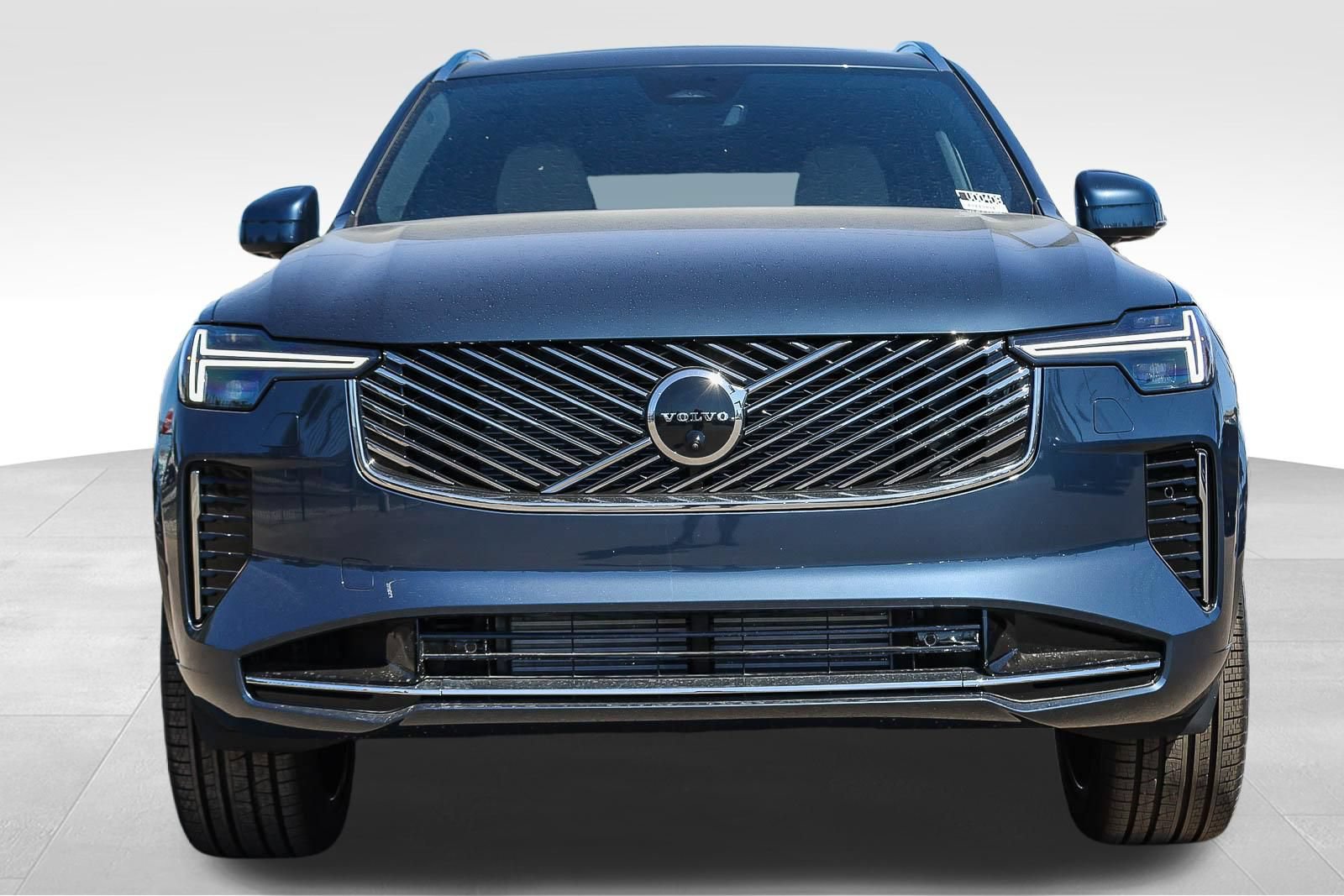 New 2026 Volvo XC90 T8 Plus w/ Protection Package Premier AWD/4WD image 2