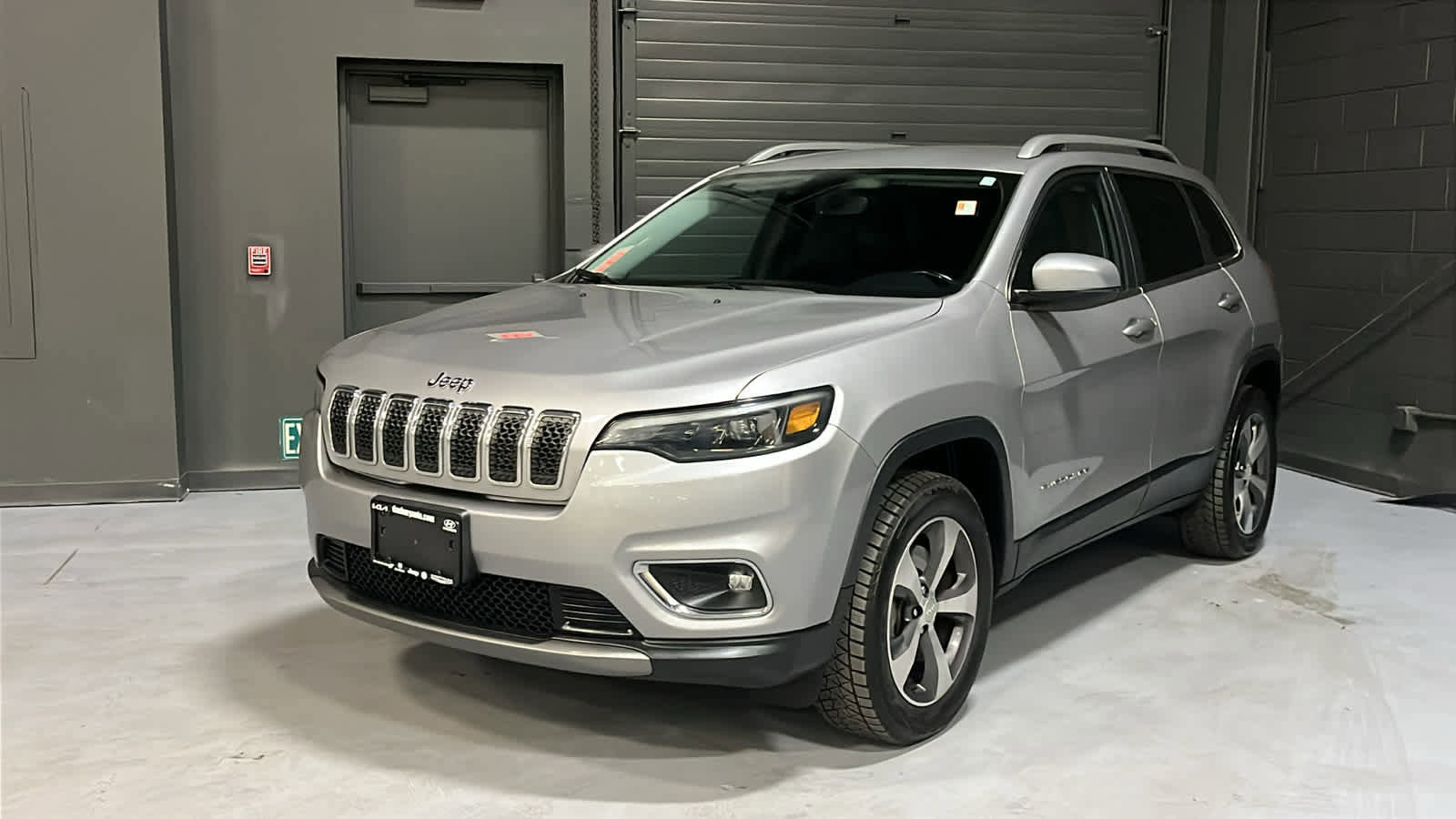 Used 2020 Jeep Cherokee Limited AWD/4WD image 3