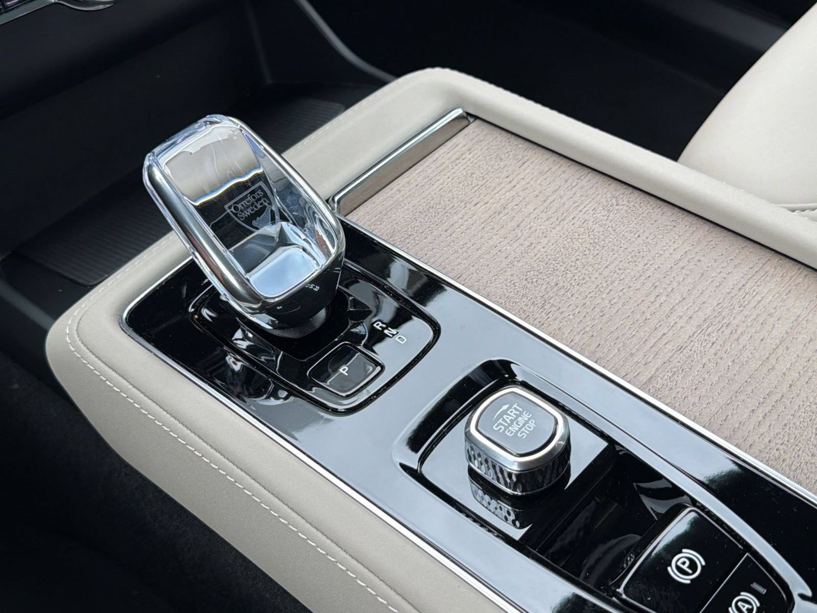 Certified 2025 Volvo XC90 B5 Plus AWD/4WD image 15
