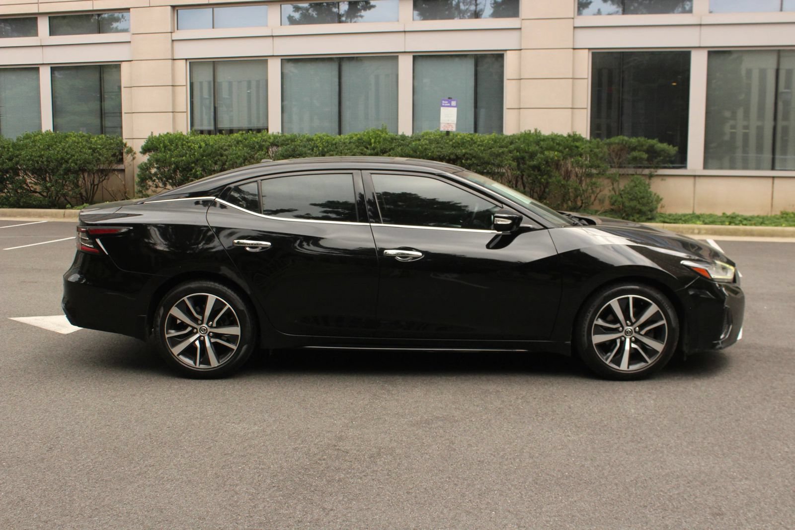 Used 2019 Nissan Maxima 3.5 SV w/ Floor Mat Group FWD image 6