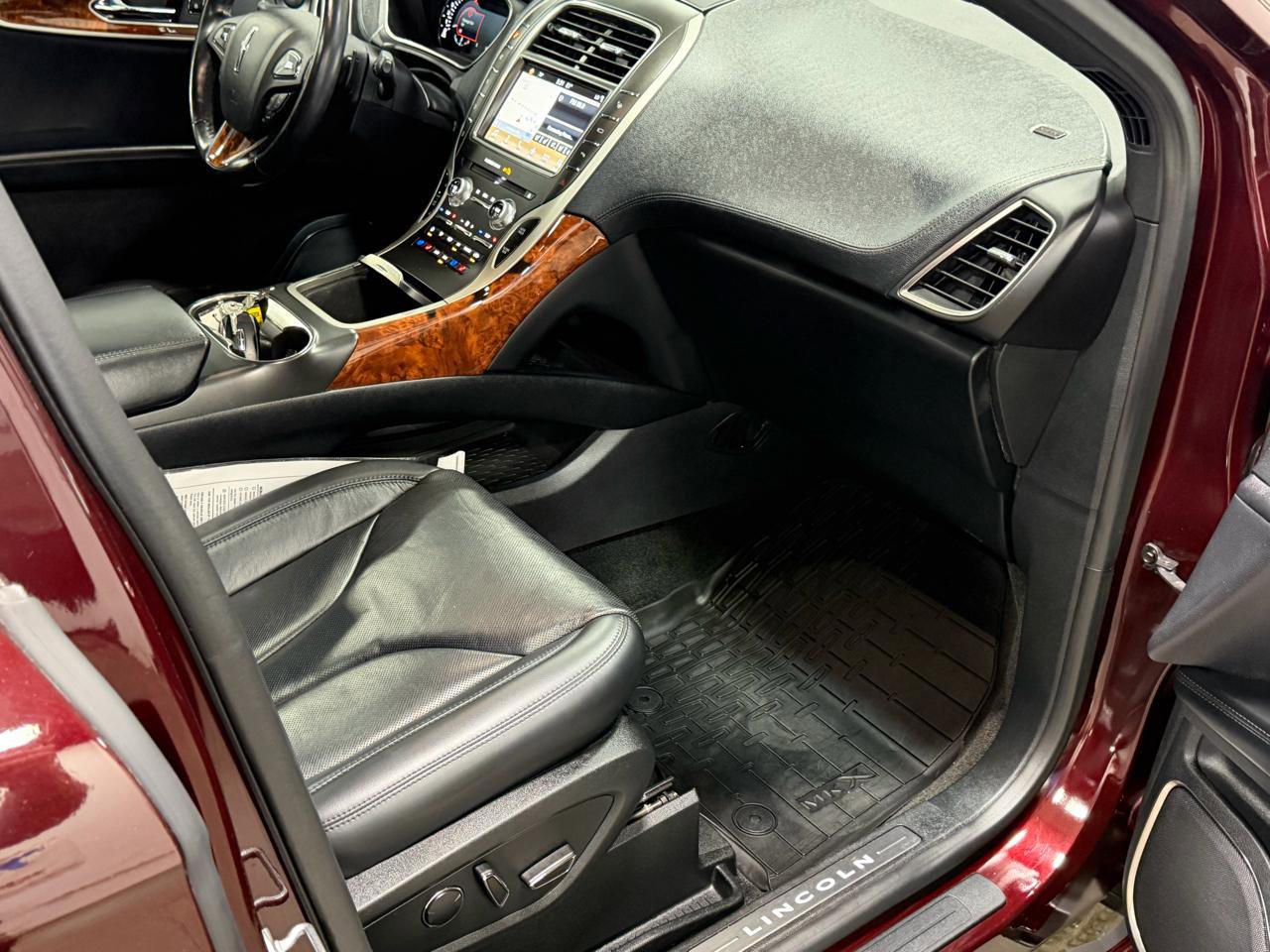 Used 2018 Lincoln MKX Reserve w/ Driver Assistance Package AWD/4WD image 21