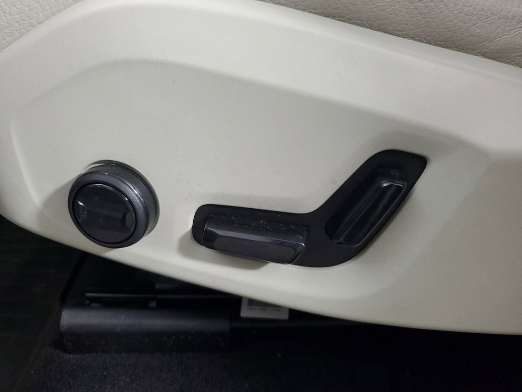 Certified 2024 Volvo XC60 B5 Core w/ Protection Package Premier image 23