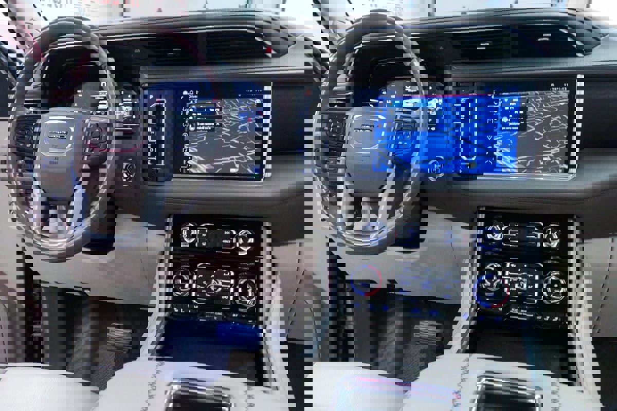 Used 2022 GMC Yukon Denali w/ Denali Premium Package image 25