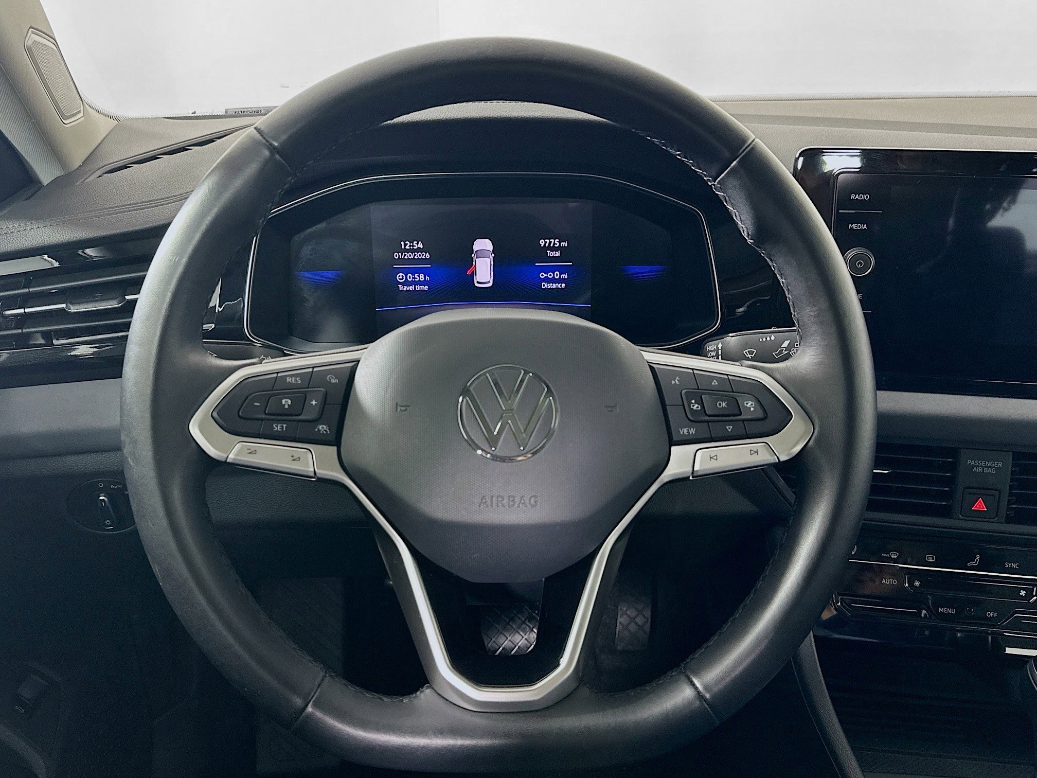 Used 2025 Volkswagen Jetta SE FWD image 18