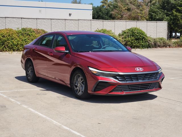 Used 2024 Hyundai Elantra SEL FWD image 3