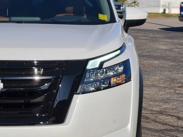 New 2025 Nissan Pathfinder Platinum w/ Black Appearance Package image 12
