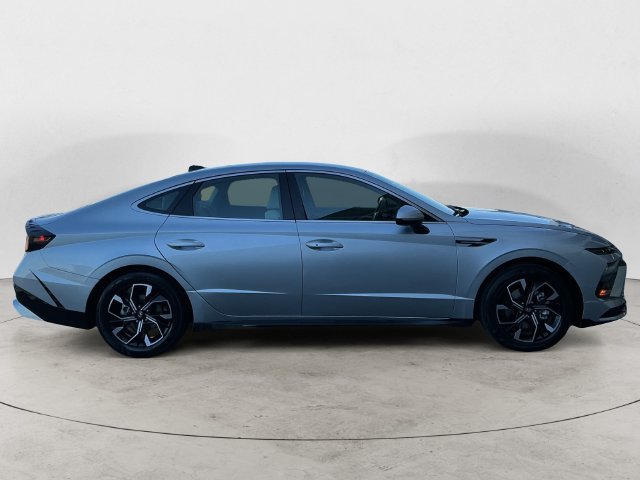 Used 2025 Hyundai Sonata SEL FWD image 4