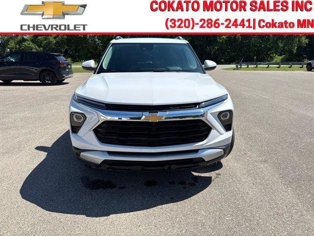 Used 2025 Chevrolet TrailBlazer LT AWD/4WD image 2