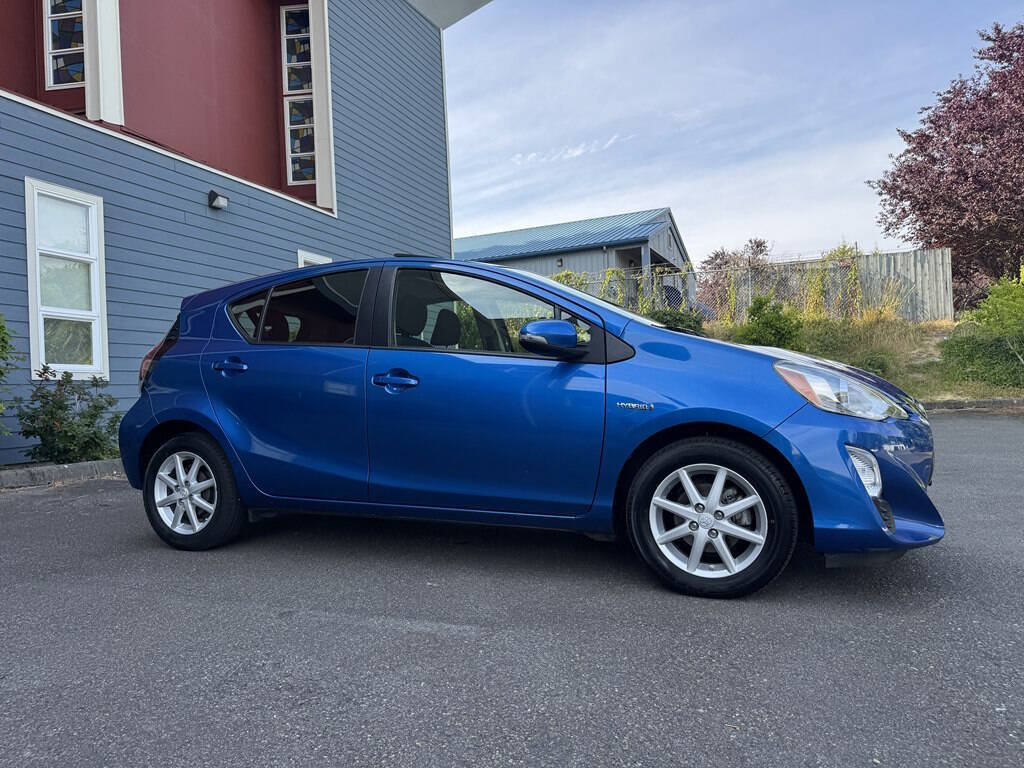 Used 2016 Toyota Prius C Three FWD image 2