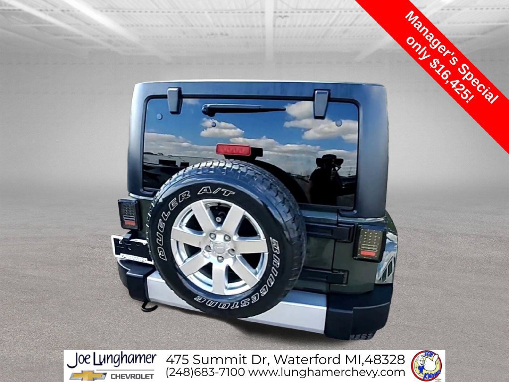 Used 2015 Jeep Wrangler Unlimited Sahara w/ Dual Top Group AWD/4WD image 8