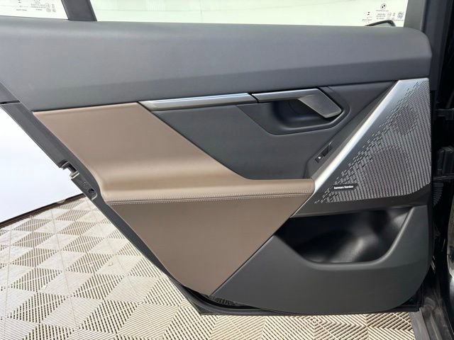 Used 2025 BMW i5 xDrive40 w/ Premium Package AWD/4WD image 17