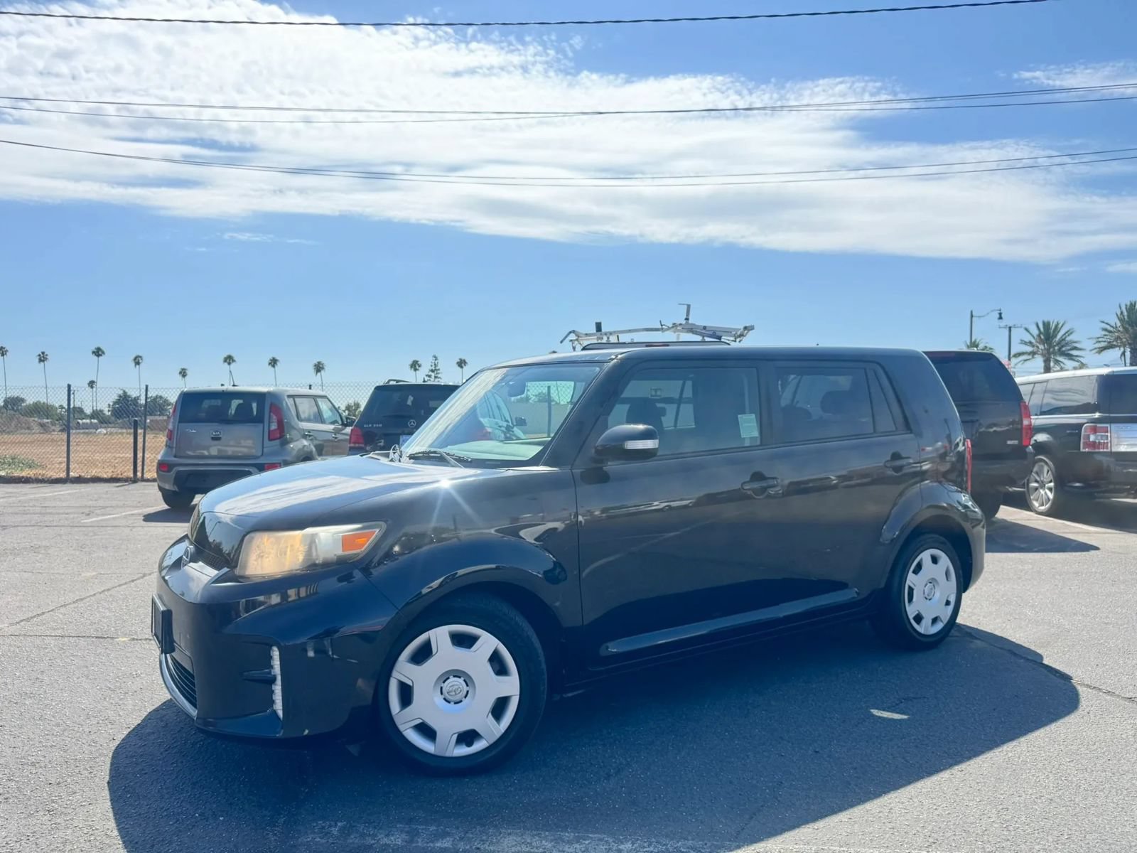 Used 2014 Scion xB FWD image 2
