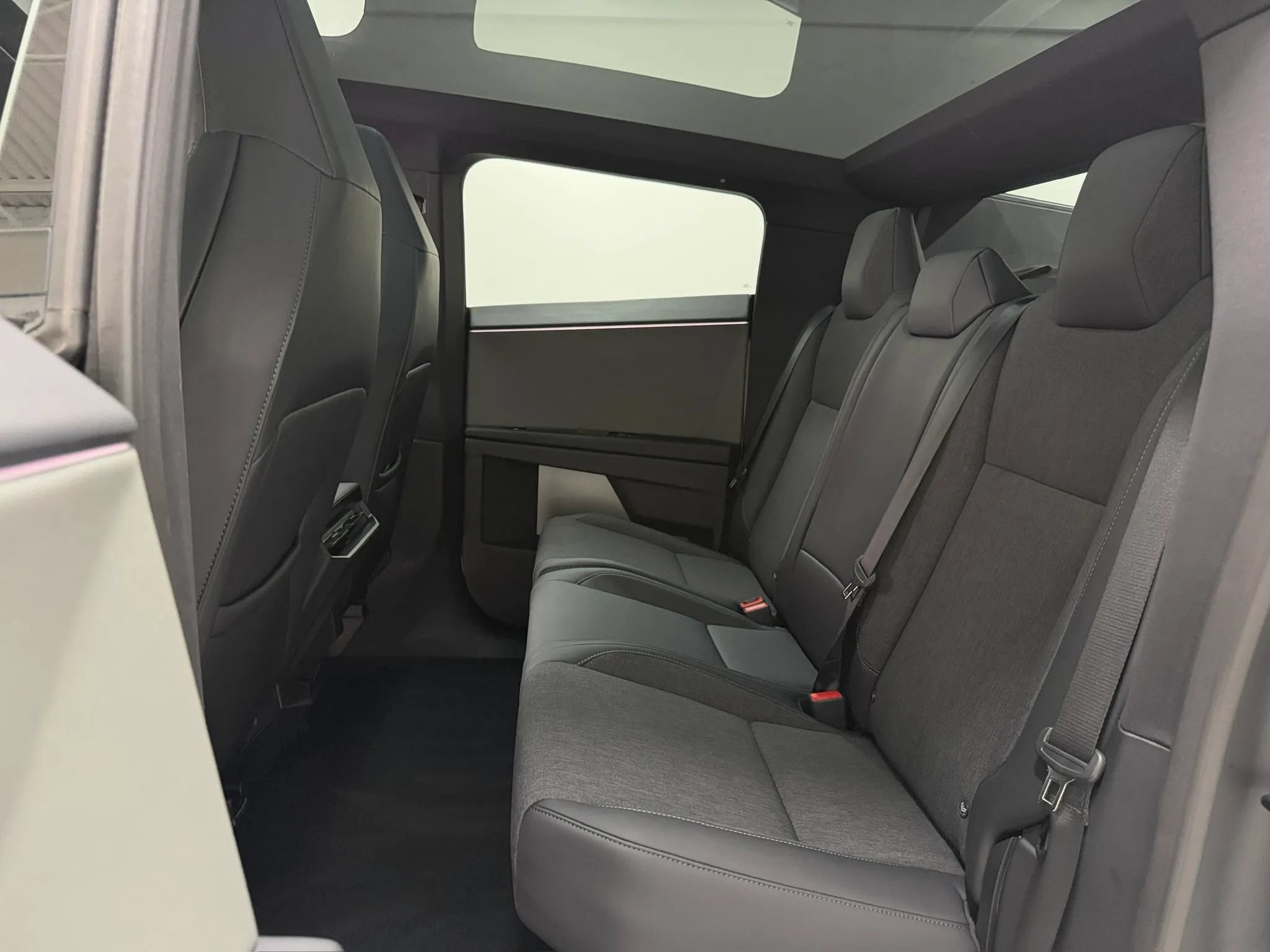Used 2025 Tesla Cybertruck 2WD Crew Cab image 65