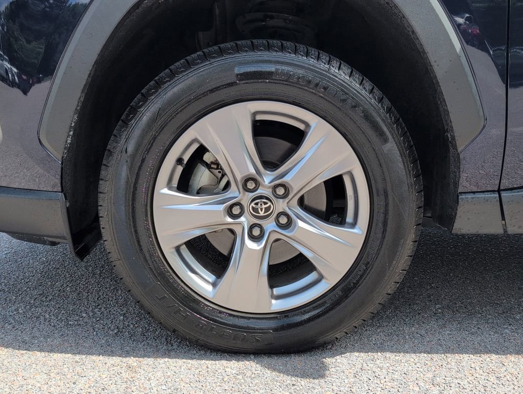Used 2022 Toyota RAV4 XLE FWD image 6