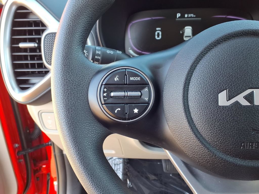 Certified 2025 Kia Soul LX w/ LX Technology Package FWD image 16