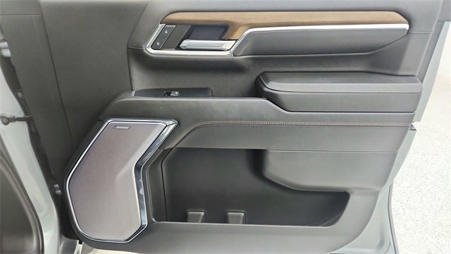 Used 2024 Chevrolet Silverado 3500 High Country image 25