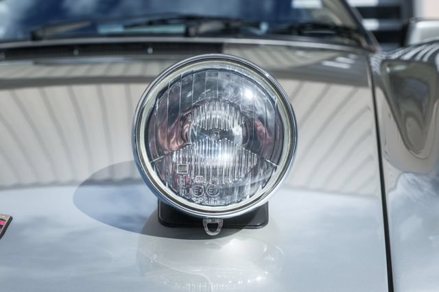 Used 1989 Porsche 911 Carrera RWD image 19