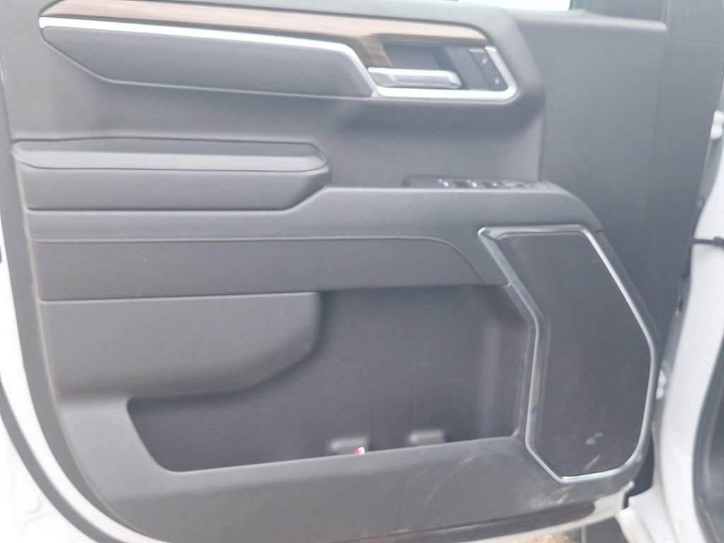 Used 2025 Chevrolet Silverado 1500 LT image 30