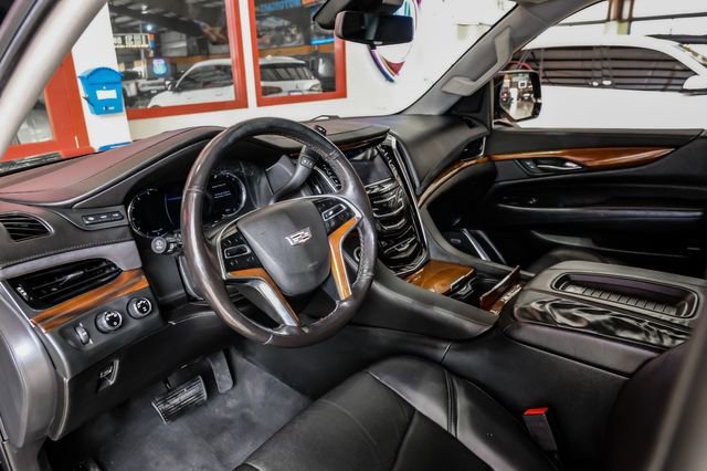 Used 2018 Cadillac Escalade ESV Premium Luxury AWD/4WD image 5