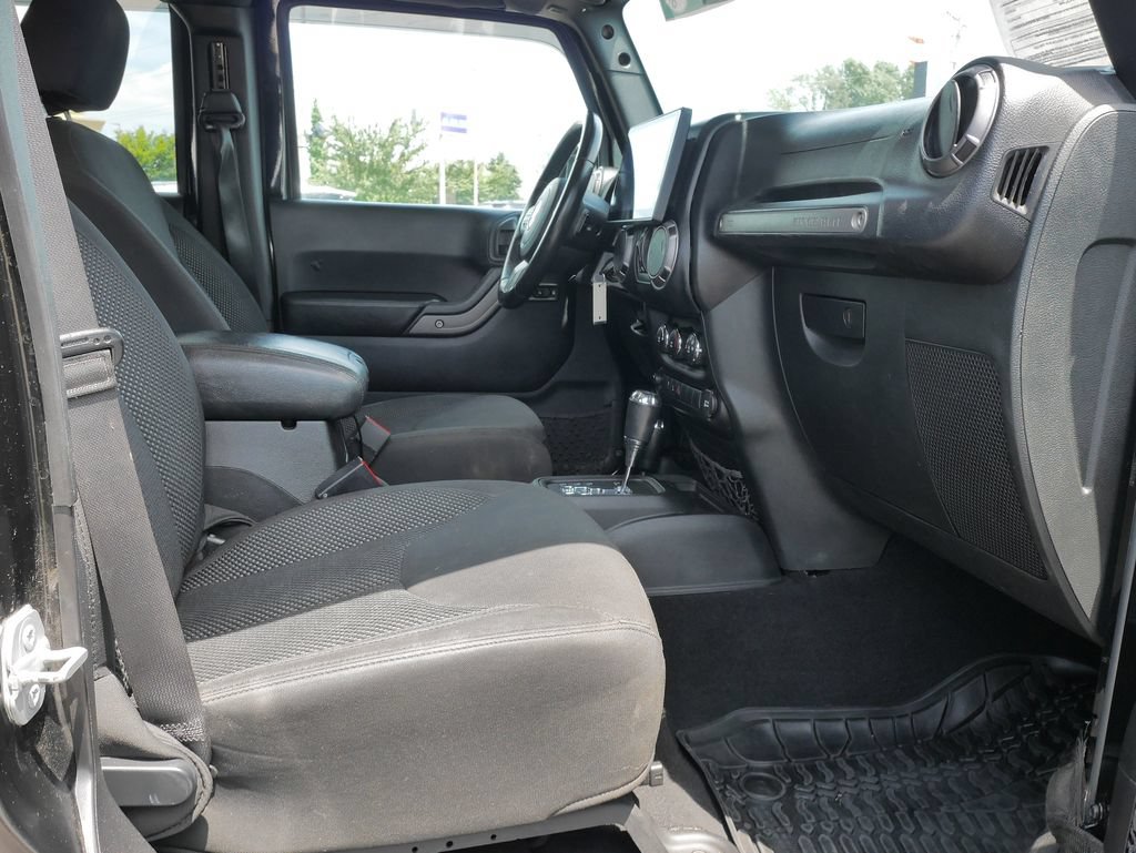Used 2016 Jeep Wrangler Unlimited Sport AWD/4WD image 9