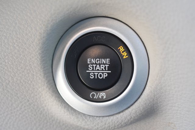 Used 2024 Chrysler Pacifica Limited FWD image 31