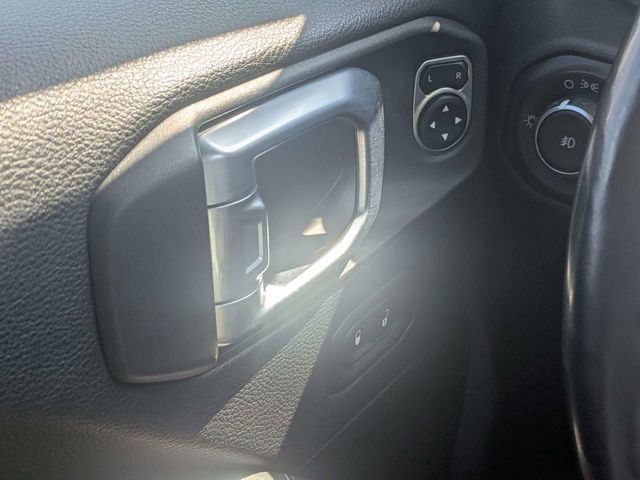 Used 2018 Jeep Wrangler Unlimited Sahara image 24