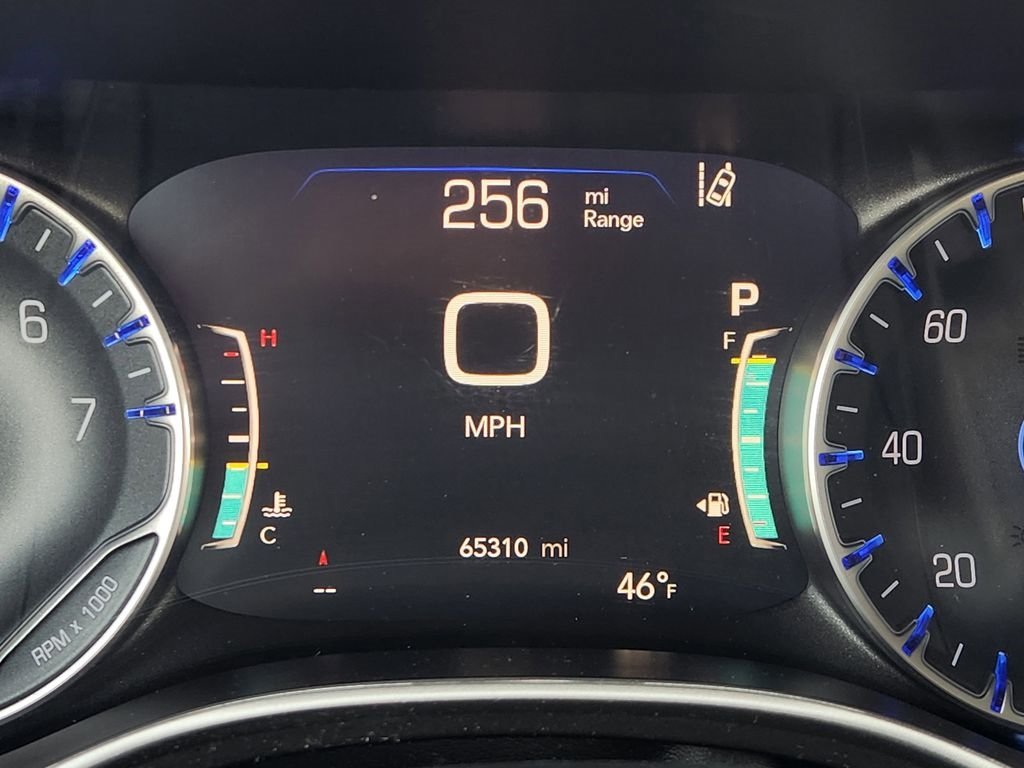 Used 2024 Chrysler Pacifica Touring-L FWD image 16