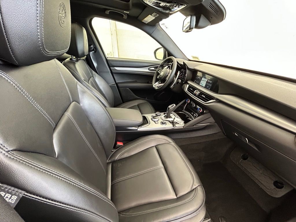 New 2025 Alfa Romeo Stelvio Sprint w/ Convenience Package image 11
