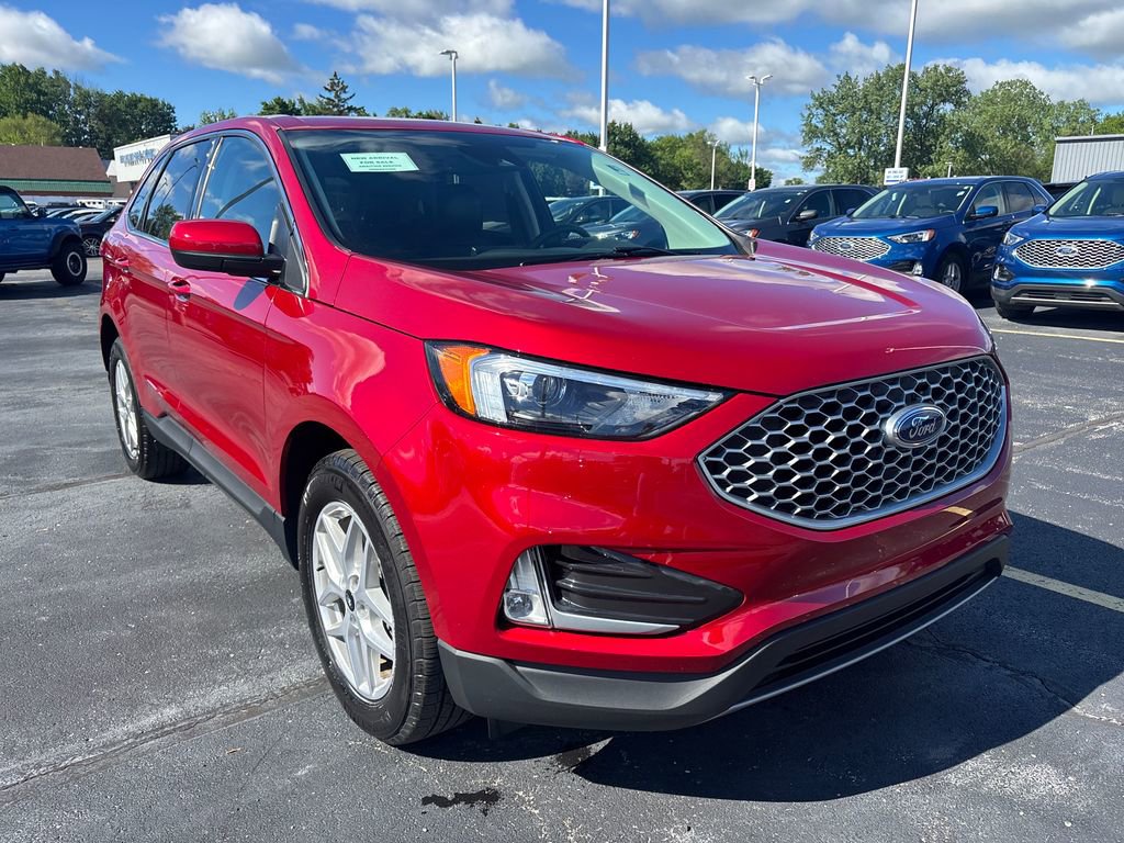 Used 2023 Ford Edge SEL w/ Convenience Package image 4