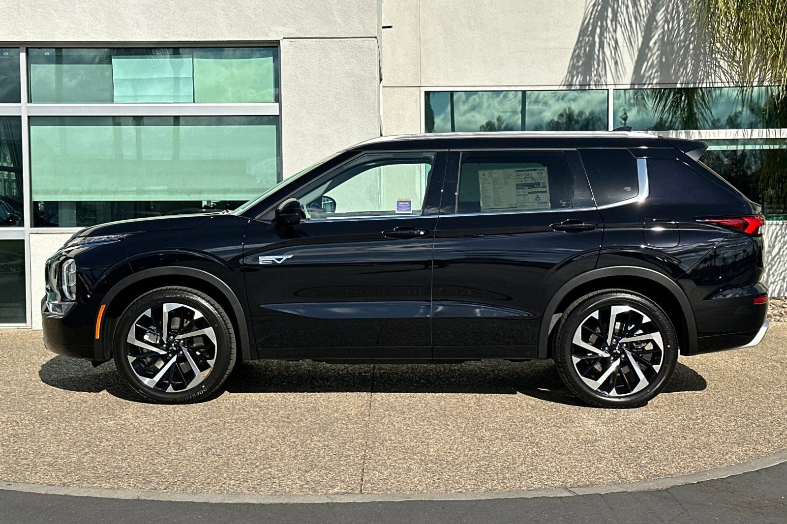 New 2025 Mitsubishi Outlander SEL image 7