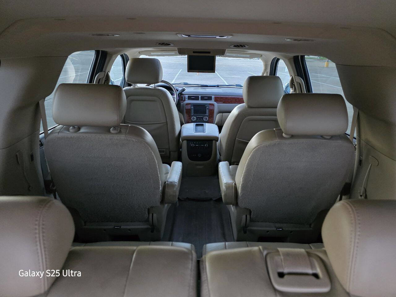 Used 2010 Chevrolet Suburban LTZ AWD/4WD image 27