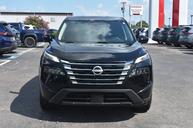 Used 2024 Nissan Rogue SV FWD image 2