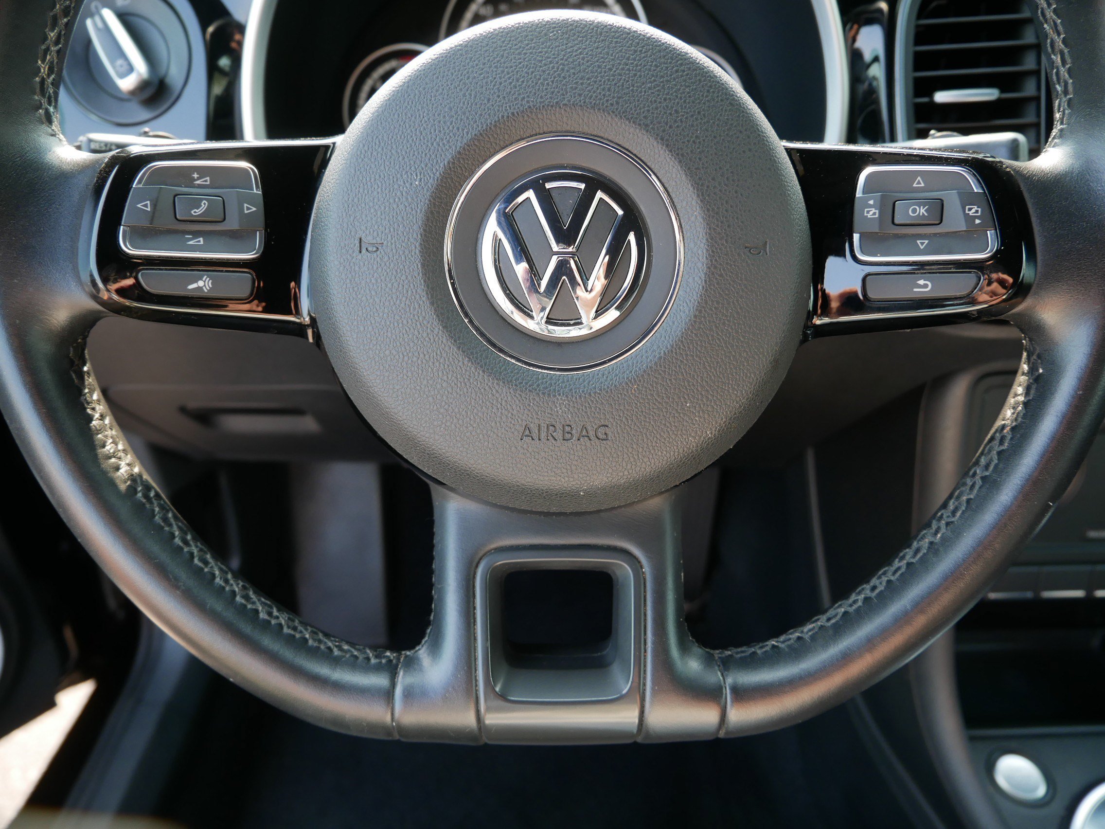 Used 2013 Volkswagen Beetle TDI FWD image 25