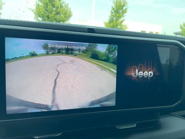 Used 2024 Jeep Wrangler Unlimited Sahara AWD/4WD image 9