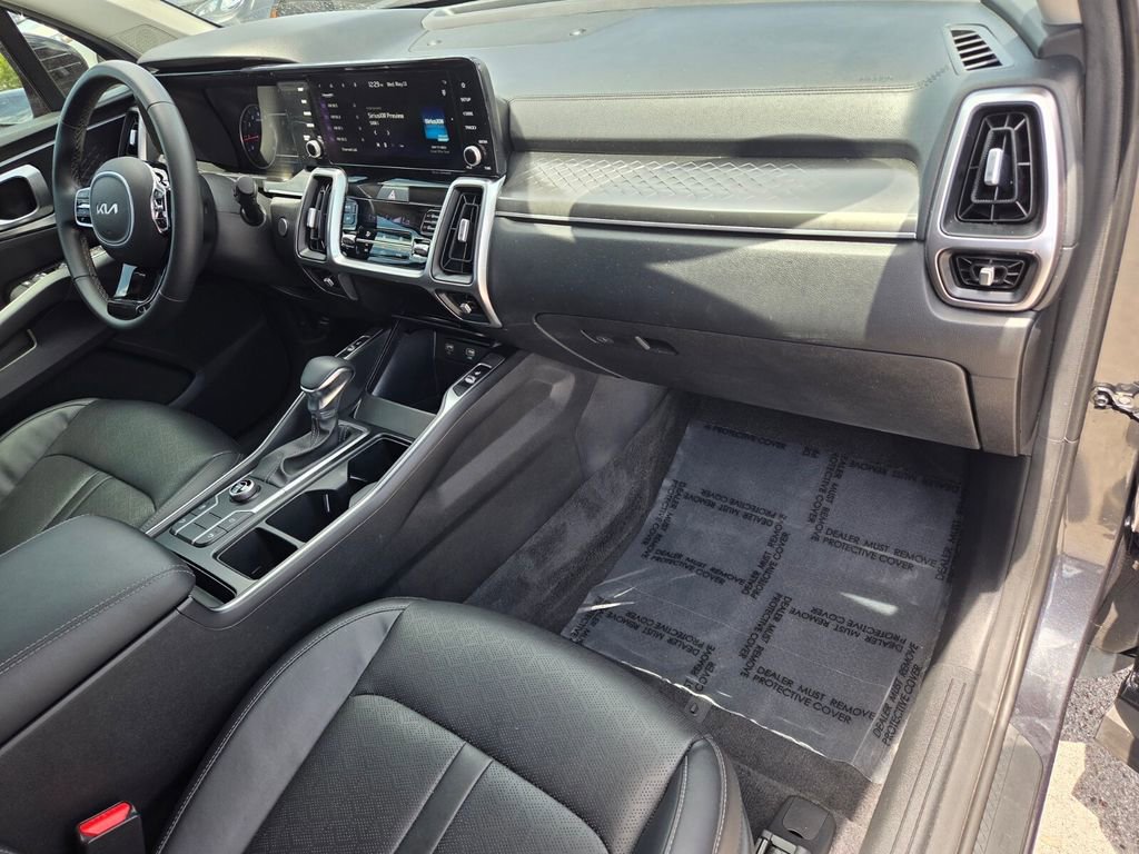 Used 2022 Kia Sorento S w/ Panoramic Sunroof Package FWD image 17