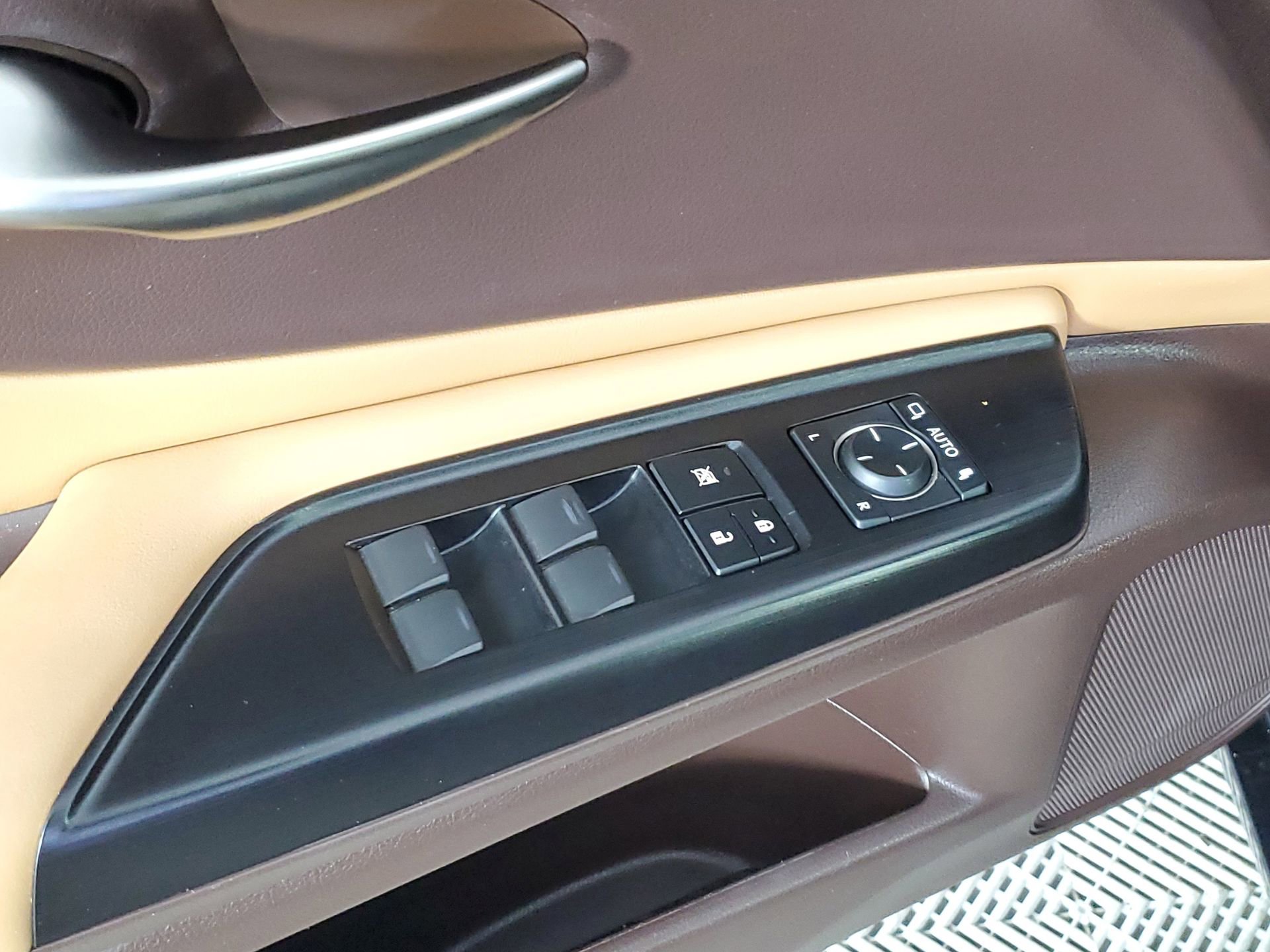 Used 2020 Lexus ES 350 w/ Premium Package image 29