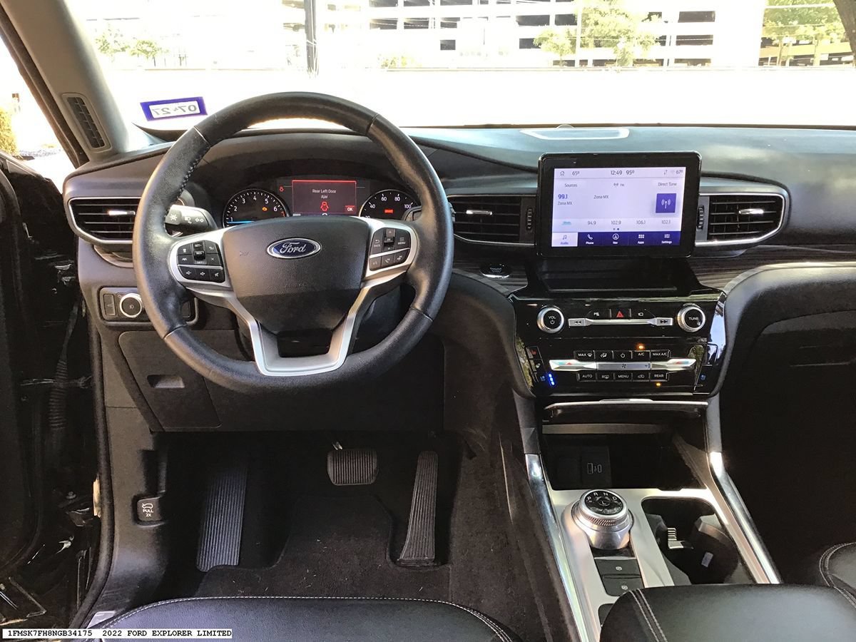 Used 2022 Ford Explorer Limited w/ Equipment Group 301A RWD image 12