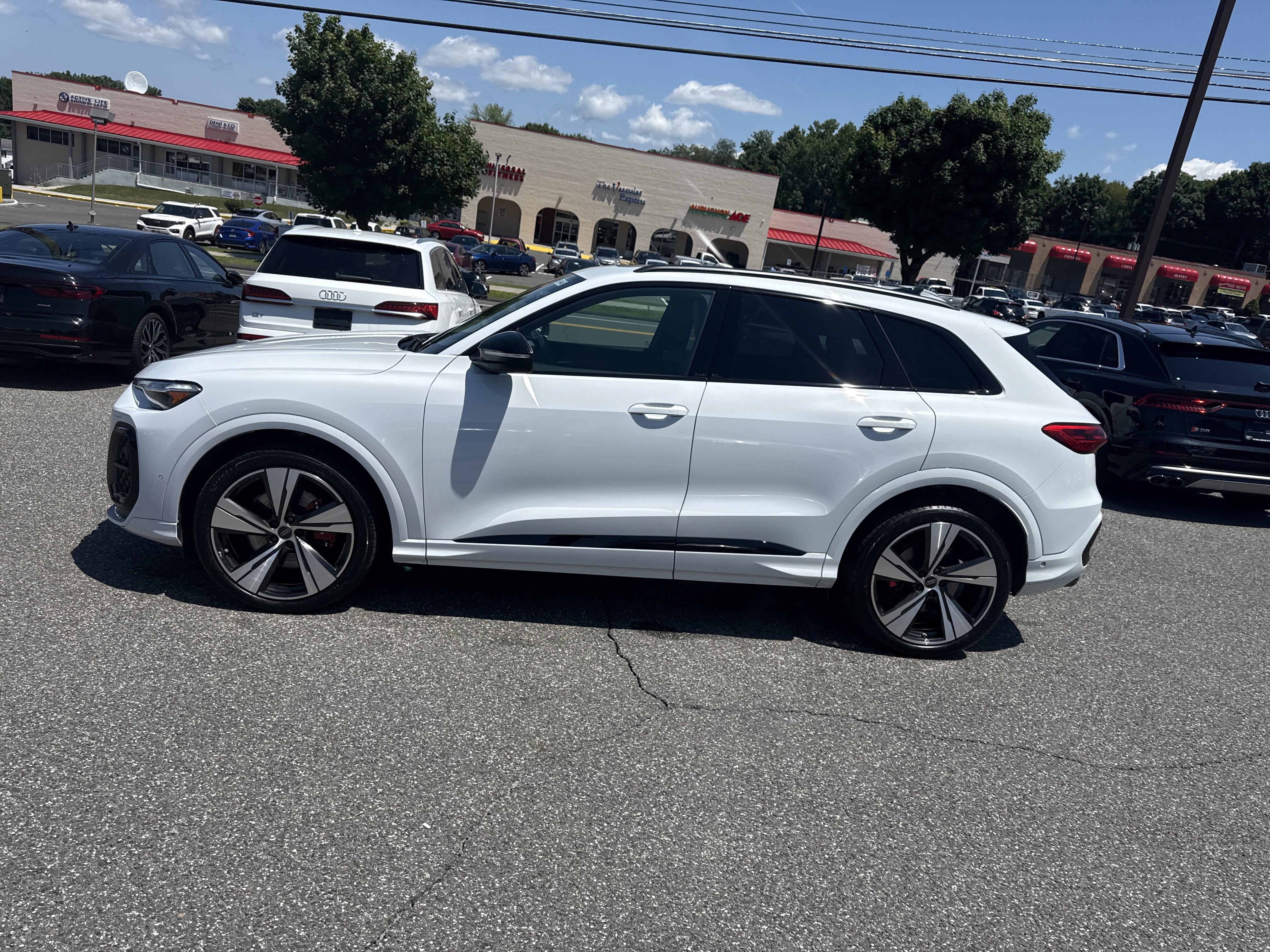 Certified 2025 Audi SQ5 Premium Plus w/ Premium Plus Package AWD/4WD image 4