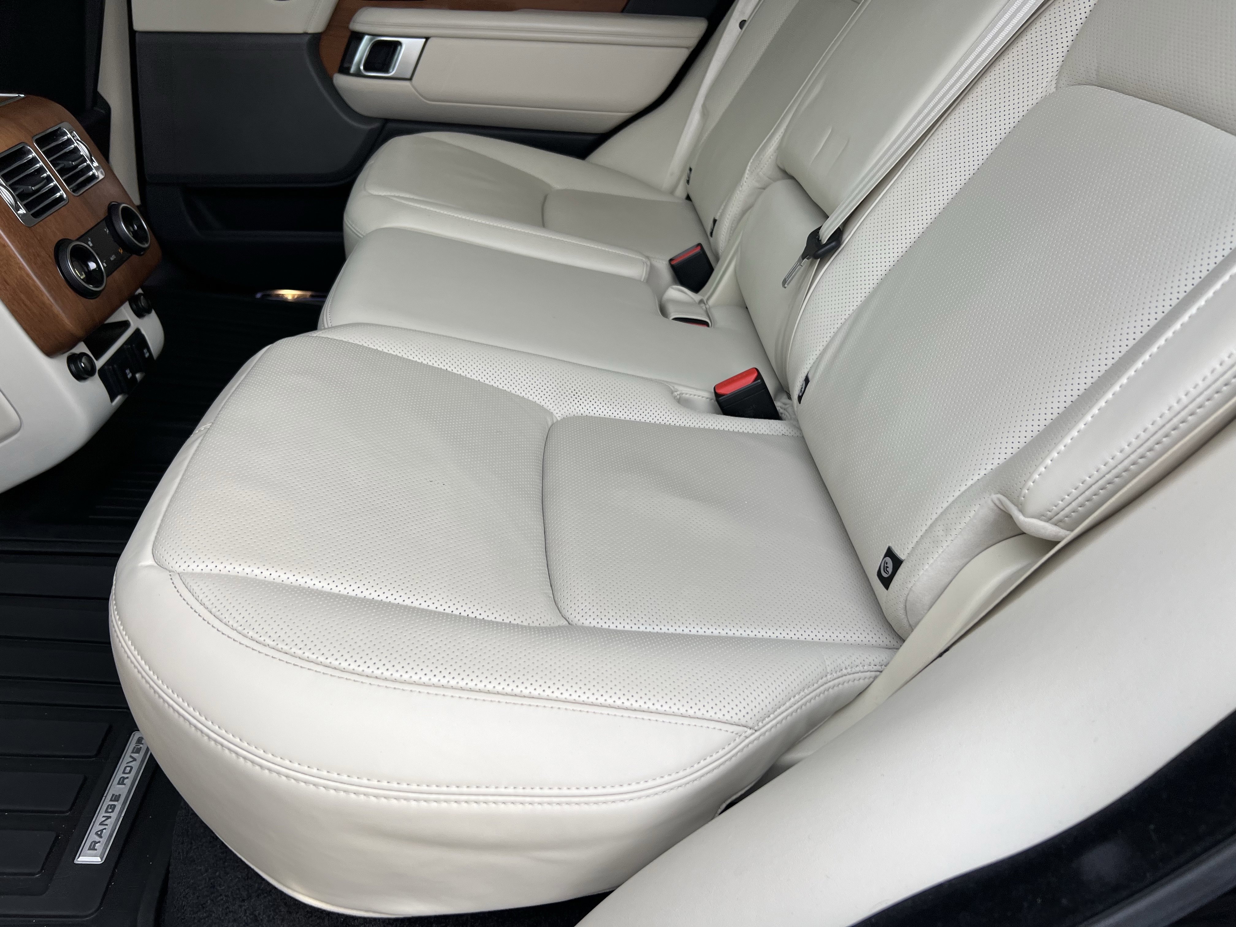 Used 2020 Land Rover Range Rover Long Wheelbase HSE image 32