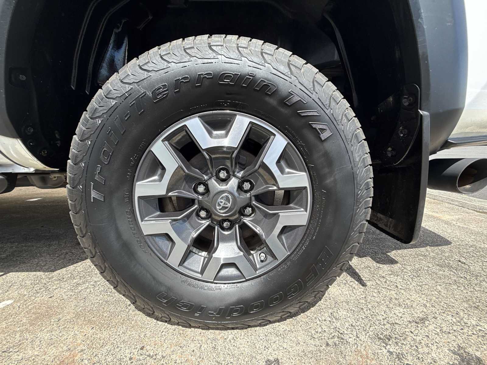 Used 2019 Toyota Tacoma TRD Off-Road AWD/4WD image 10
