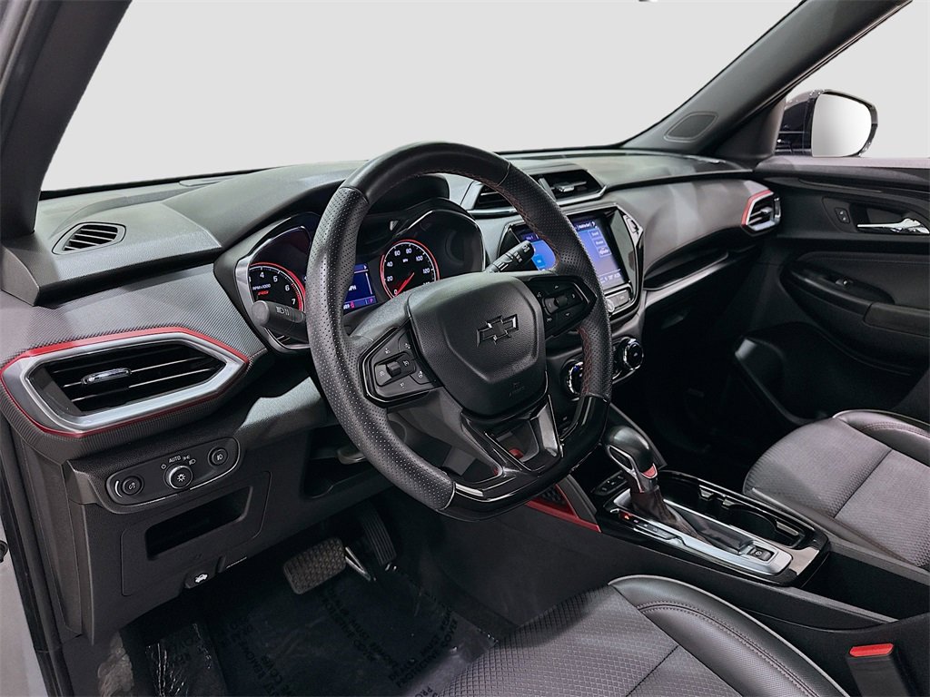 Used 2023 Chevrolet TrailBlazer RS w/ Sun and Liftgate Package image 9