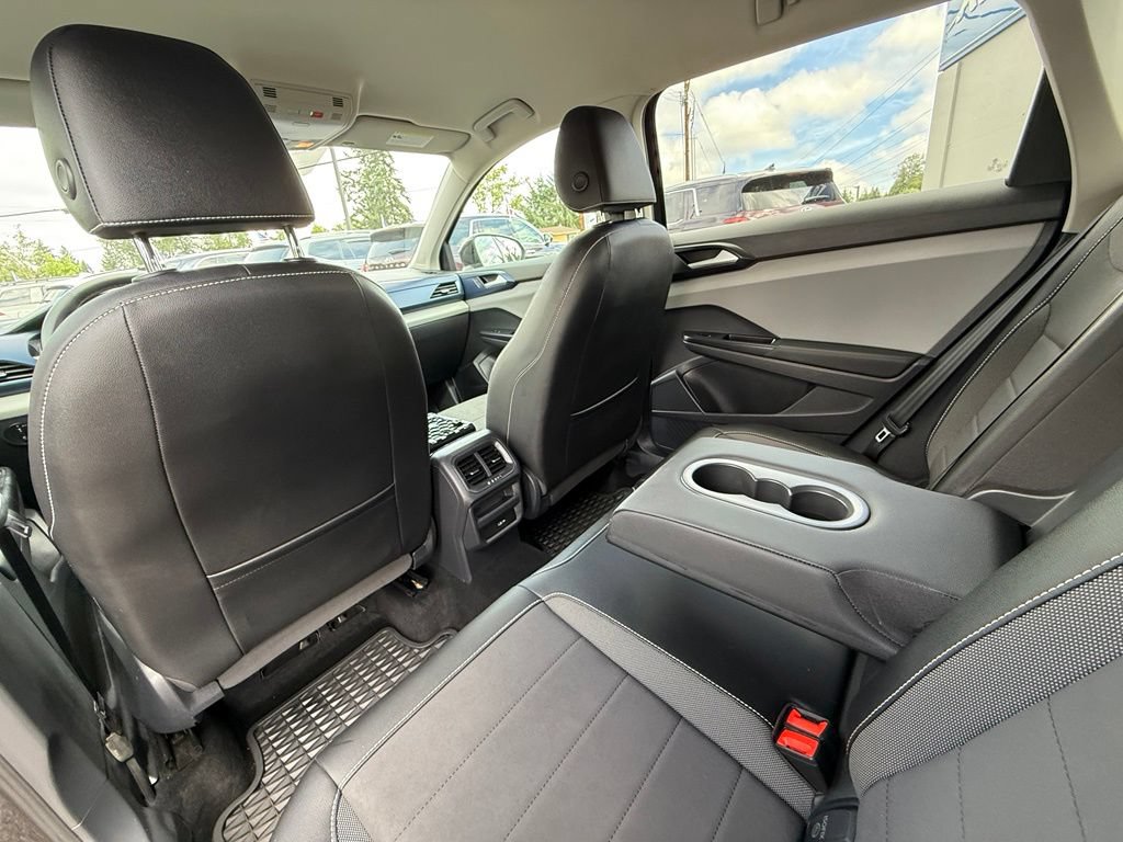 Used 2022 Volkswagen Taos SE AWD/4WD image 15