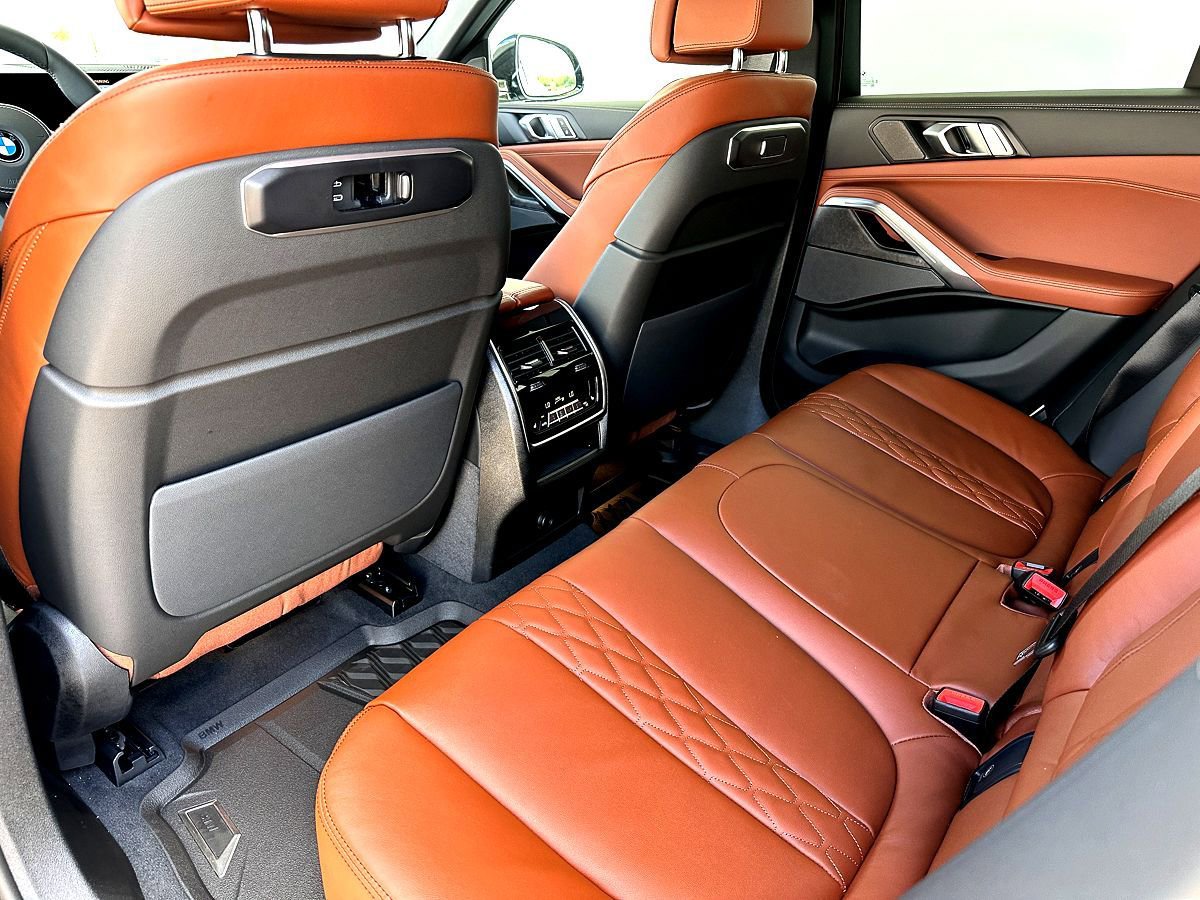 New 2026 BMW X6 xDrive40i w/ Climate Comfort Package image 18